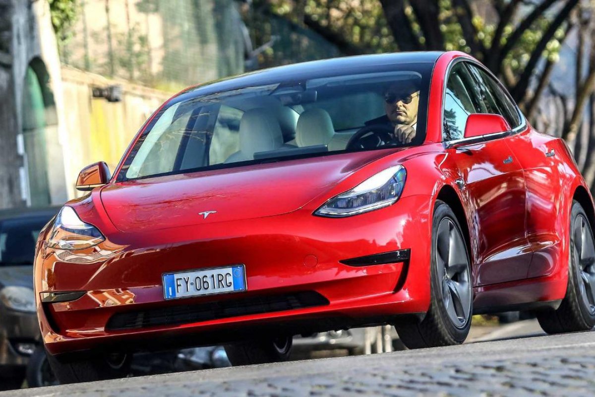 [Tesla bate recorde com 206 mil veículos produzidos no 2° trimestre ]