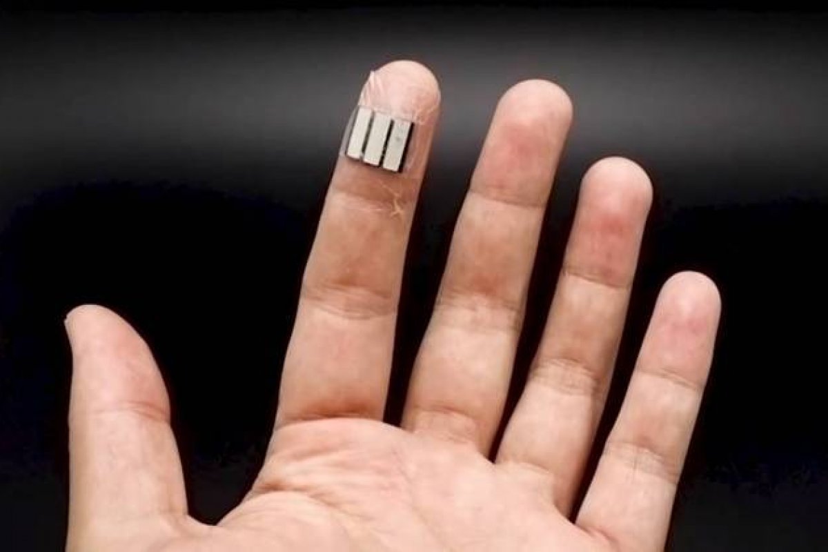 [Pesquisadores desenvolvem dispositivo que pode gerar energia pelo suor e pela pressão dos dedos]