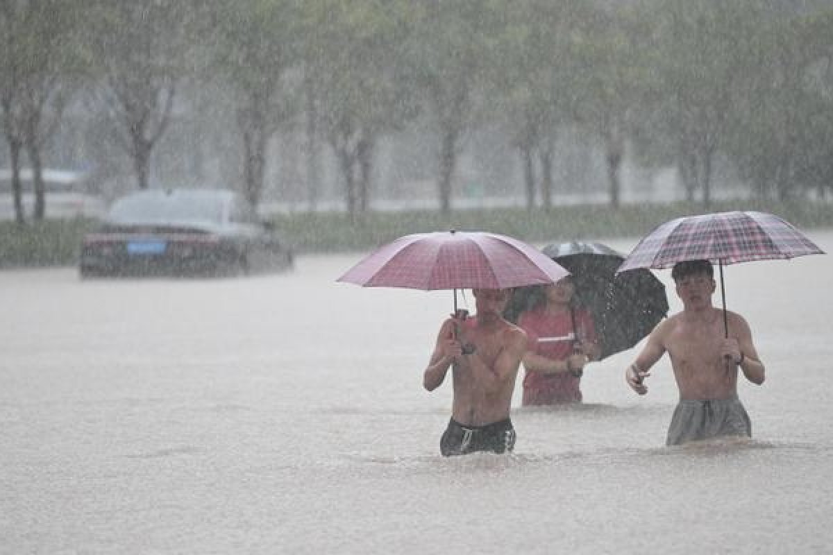 [Tempestade atípica mata pelo menos 25 pessoas na China]