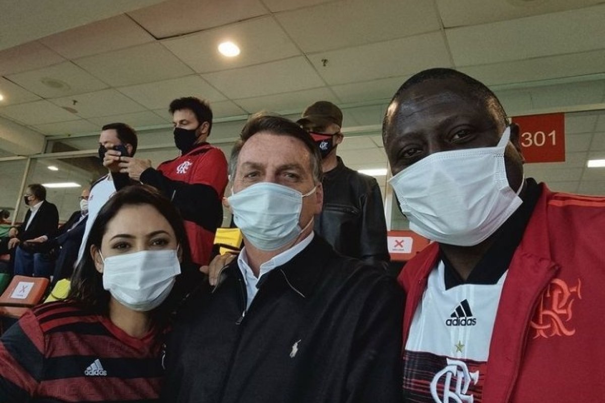 [Com esposa e amigos, Bolsonaro acompanhou jogo do Flamengo no Mané Garrincha]