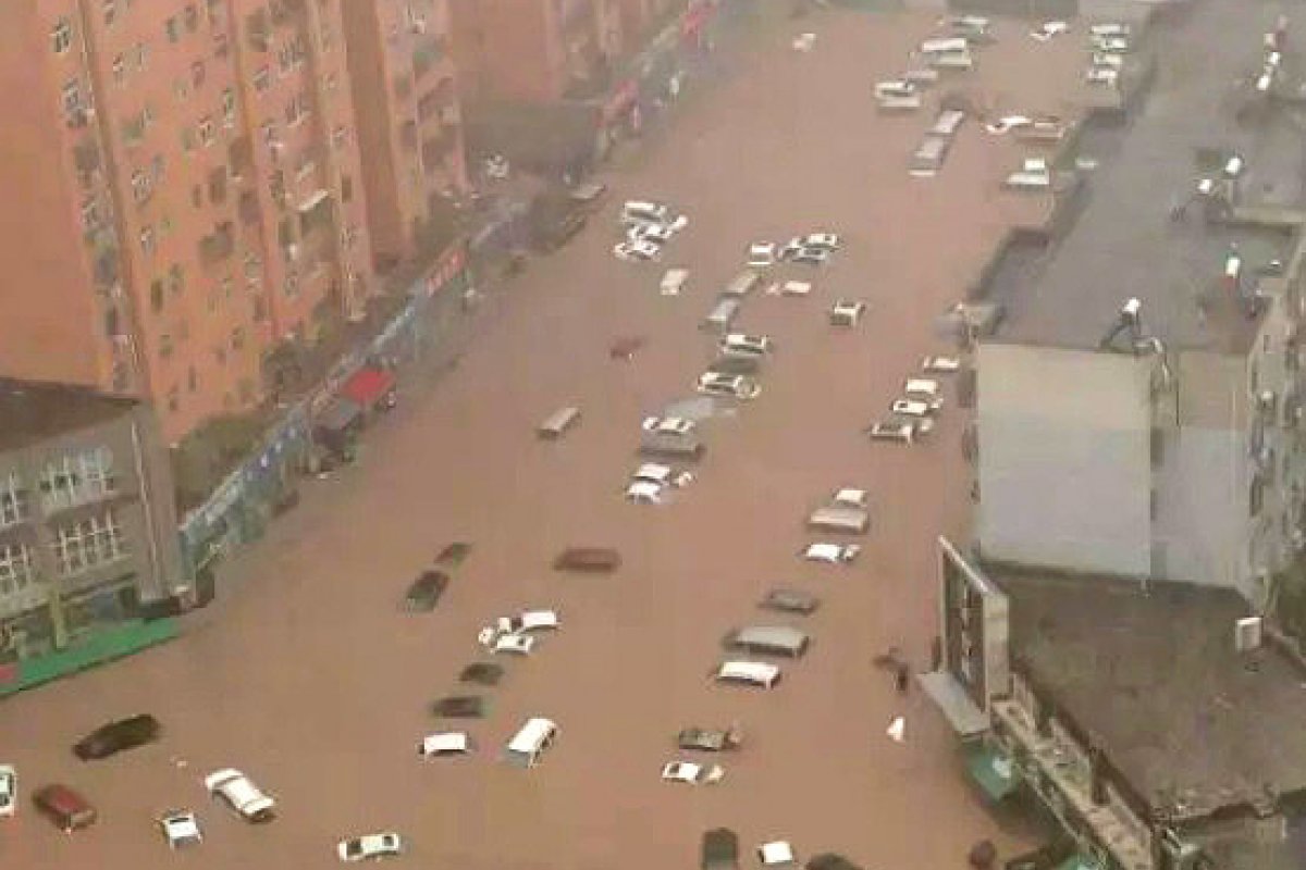 [Chuvas torrenciais na China deixam 51 mortos]