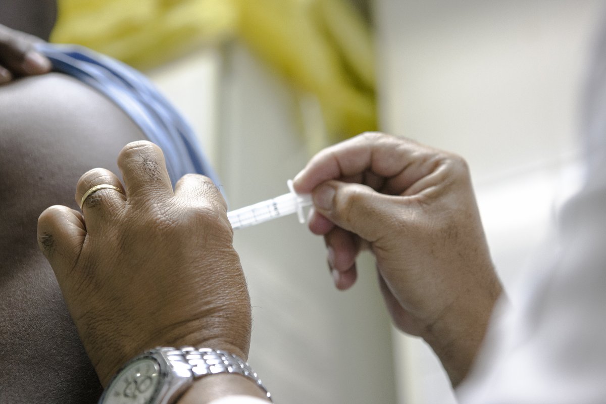 [Mais de 95 milhões de brasileiros já receberam primeira dose da vacina contra Covid-19]