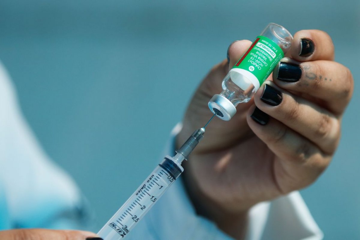 [Nove capitais suspendem 1ª dose da vacinação contra a Covid-19 ]