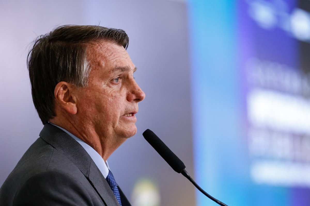 [Bolsonaro afirma que vetará aumento do fundo eleitoral acima da inflação calculada a partir de 2018]