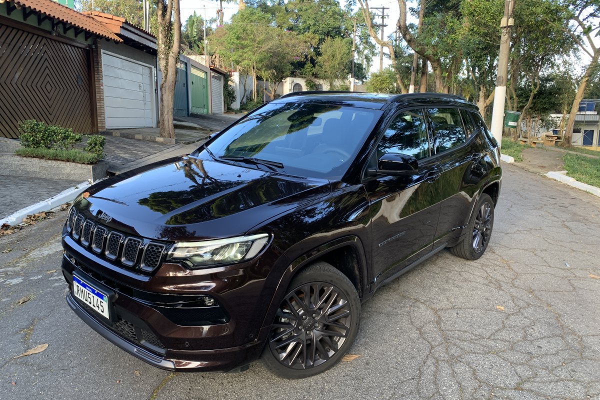 Jeep Compass segue lider entre SUVs médios mas Corolla Cross é ameaça