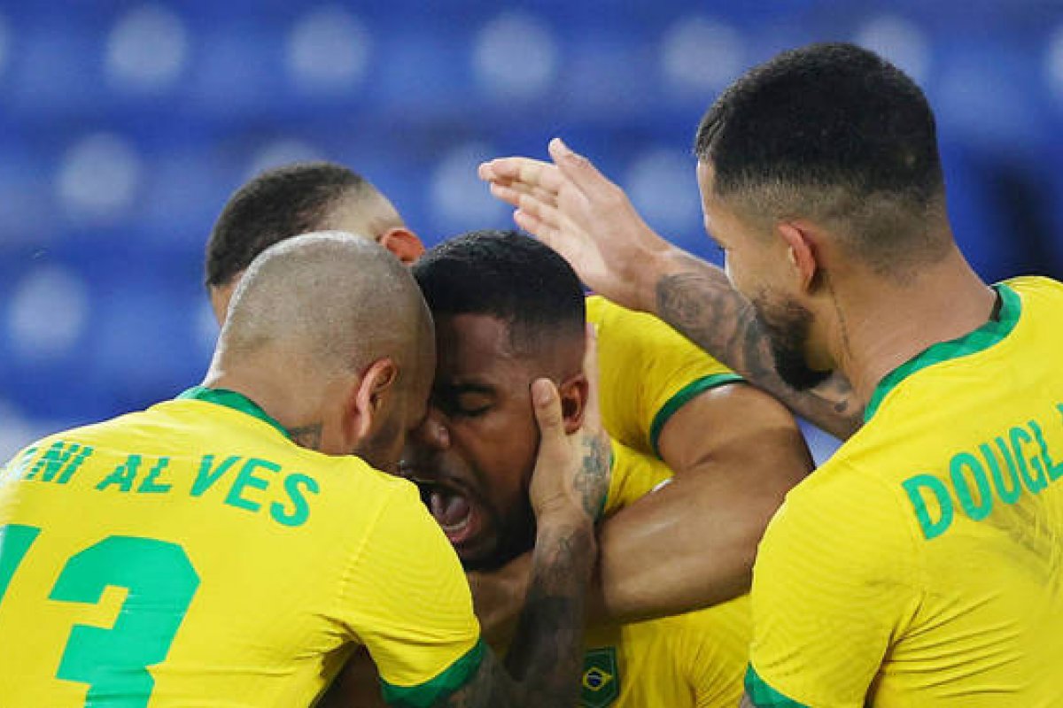 [Olimpíadas: Brasil vence Espanha na prorrogação e é bicampeão olímpico no futebol masculino]