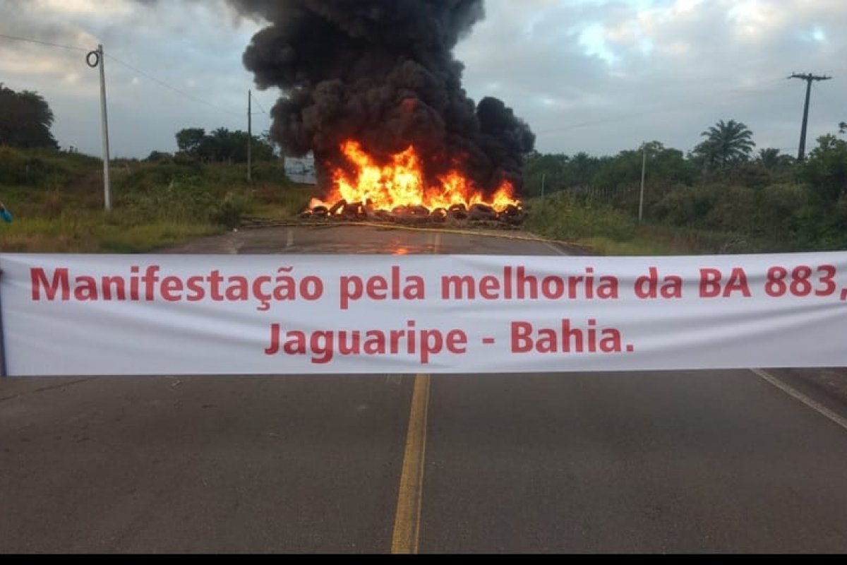 [Moradores de Jaguaripe protestam contra buracos na via de acesso ao município]