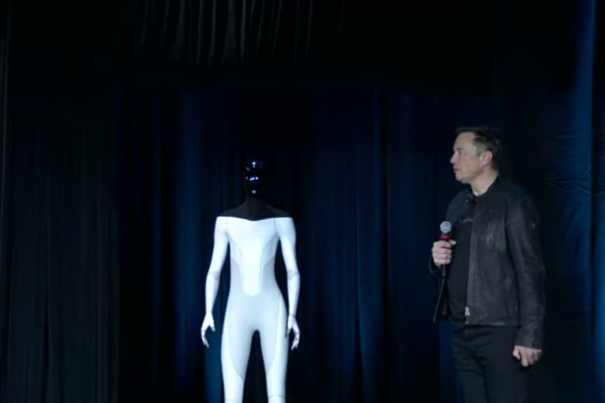 Elon Musk anuncia robôs humanóides para substituir pessoas em