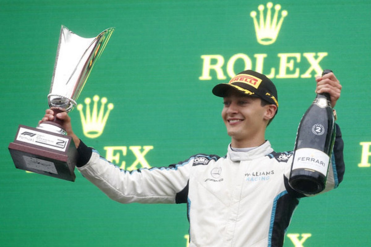 [Fórmula 1: George Russell formará dupla com Lewis Hamilton na Mercedes em 2022]