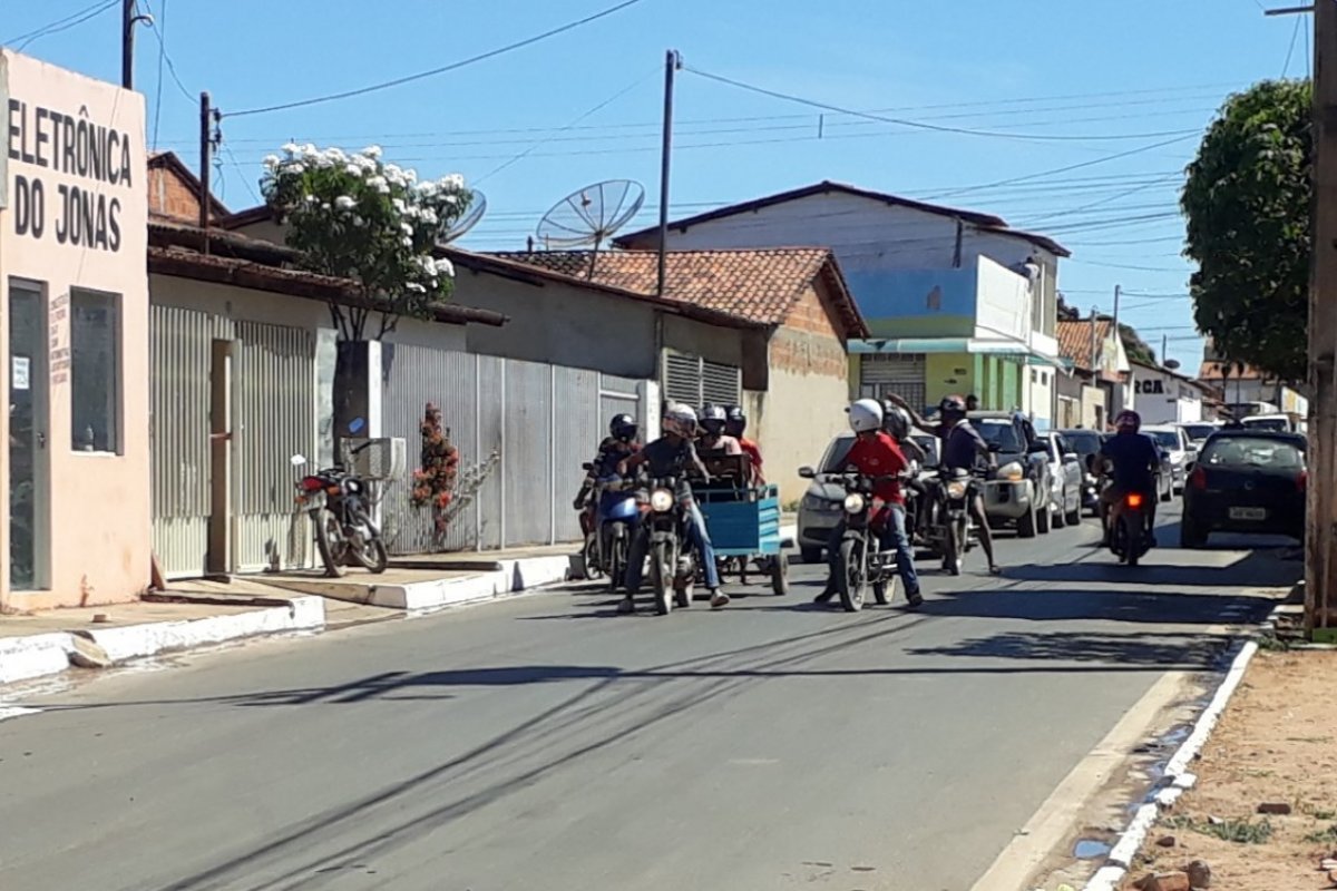 [Protesto em Formosa do Rio Preto cobra justiça em caso de ataque a tiros em fazenda]