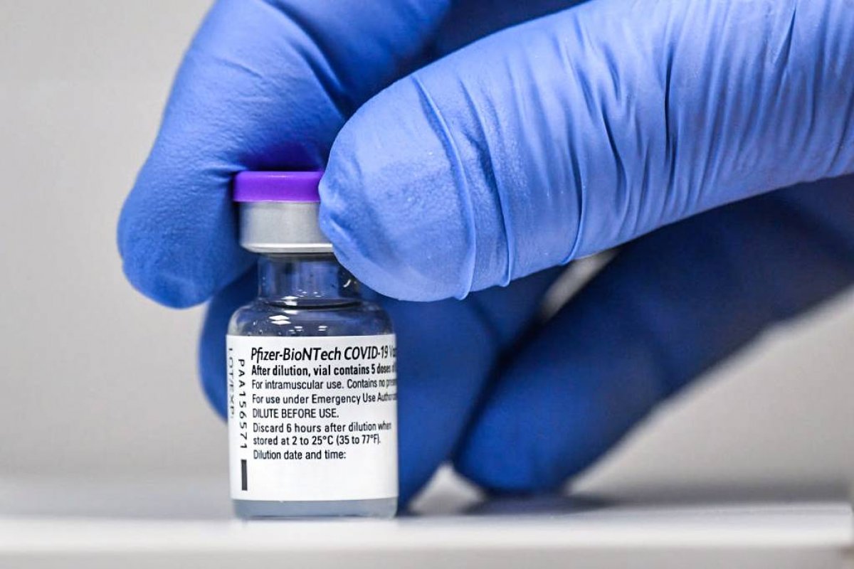 [Covid-19: avião com mais 1,5 milhão de doses da vacina da Pfizer chega ao Brasil ]