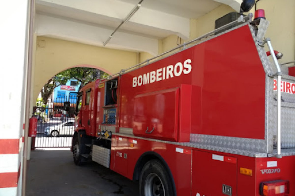 [Churrascaria pega fogo no bairro de Cajazeiras, em Salvador]