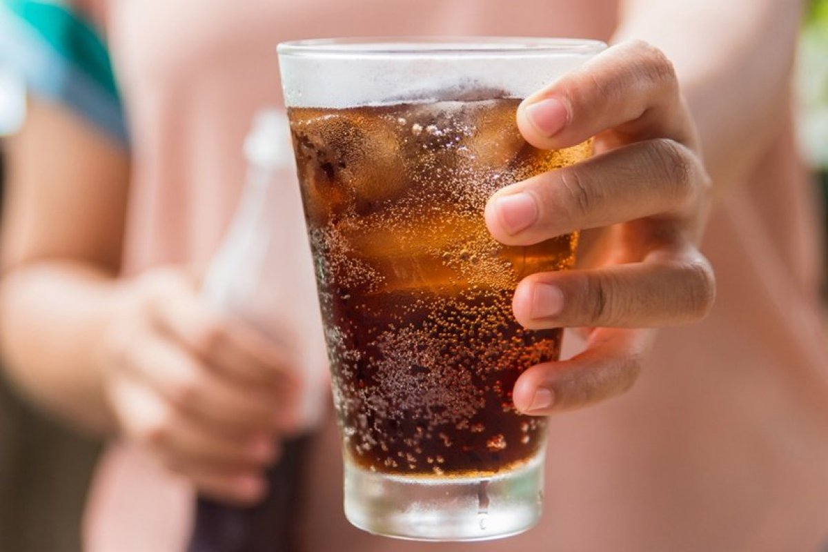 [Estudo indica ligação entre consumo de bebidas açucaradas e o risco para câncer de cólon]