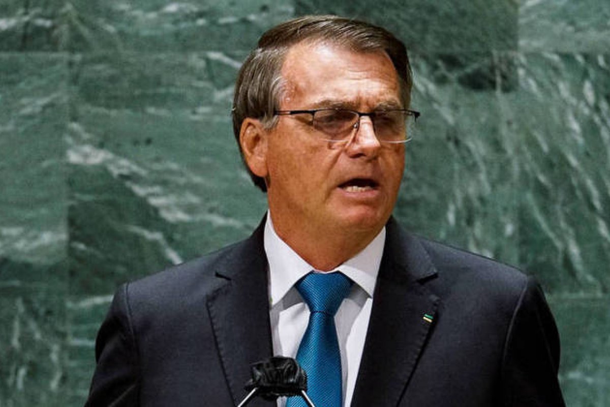 [Bolsonaro desembarca em Brasília após discursar na ONU]