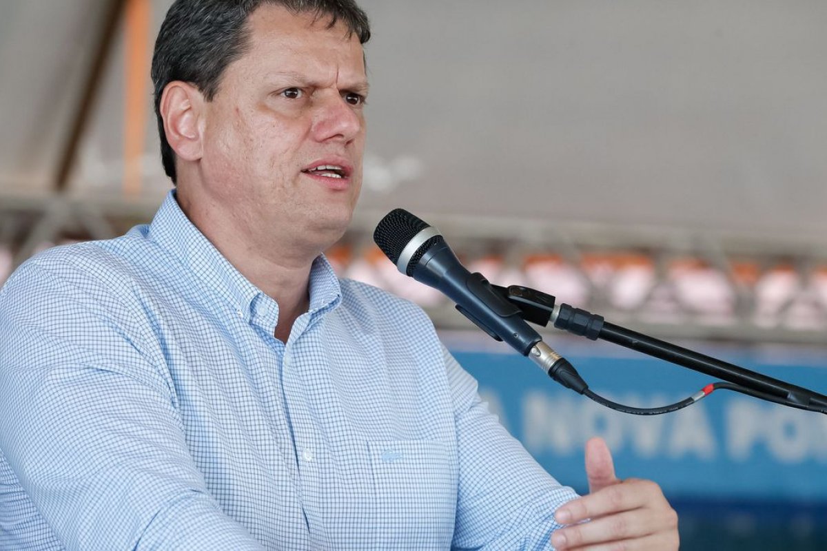 [Tarcísio de Freitas critica obras inacabadas na Bahia durante governos Lula e Dilma ]