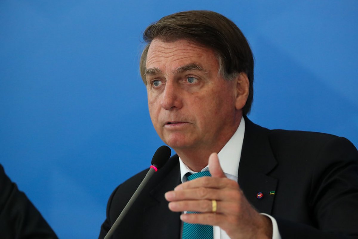 [Bolsonaro se oferece para depor presencialmente em inquérito sobre interferência na PF]