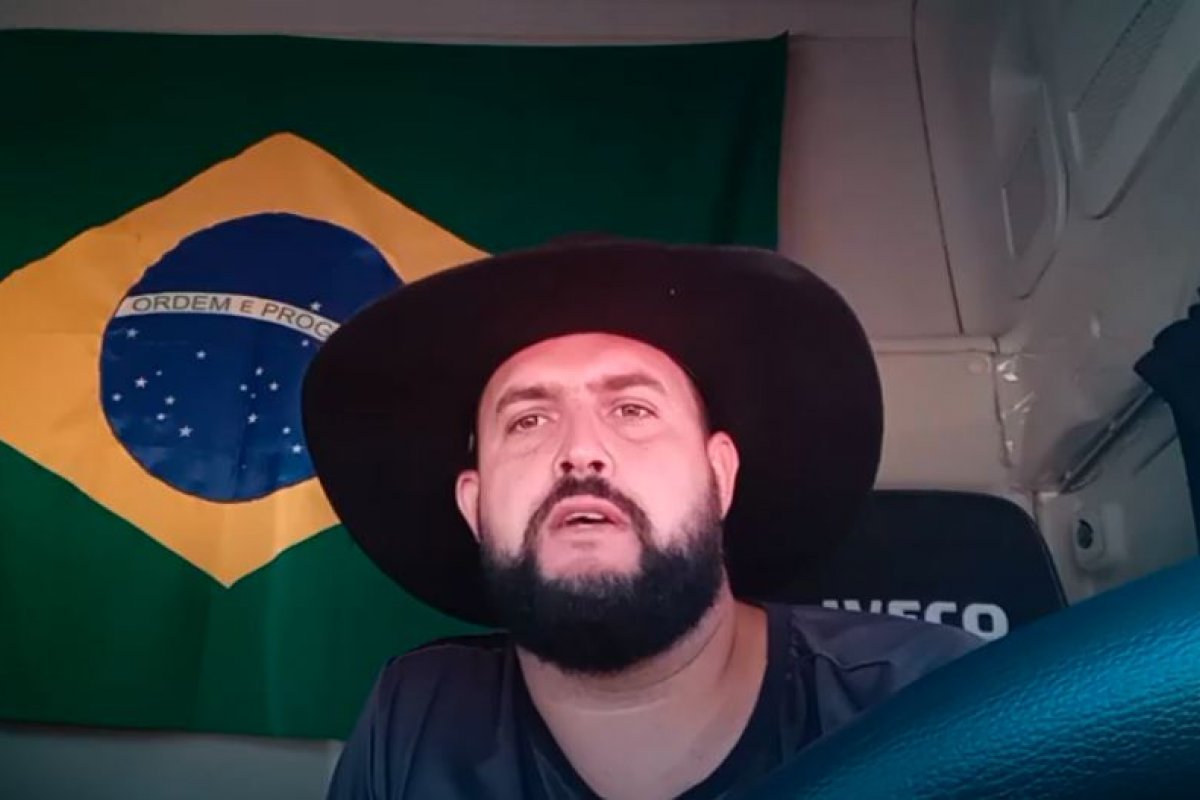 [Foragido no México, Zé Trovão diz que retorno ao Brasil para ser preso está 