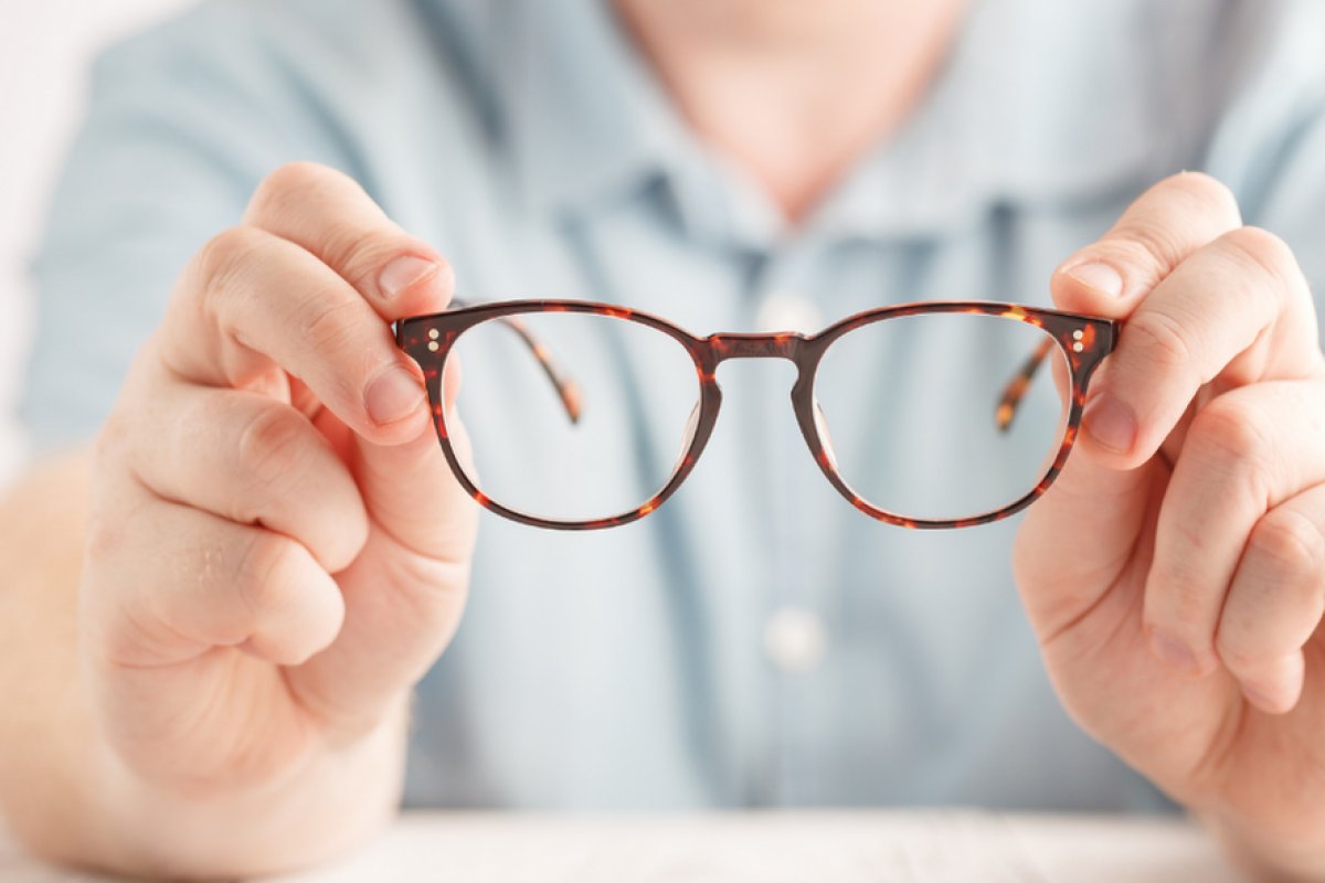 [Dia Nacional da Visão: Maioria de casos de cegueira no Brasil é causado pela falta de óculos e catarata ]