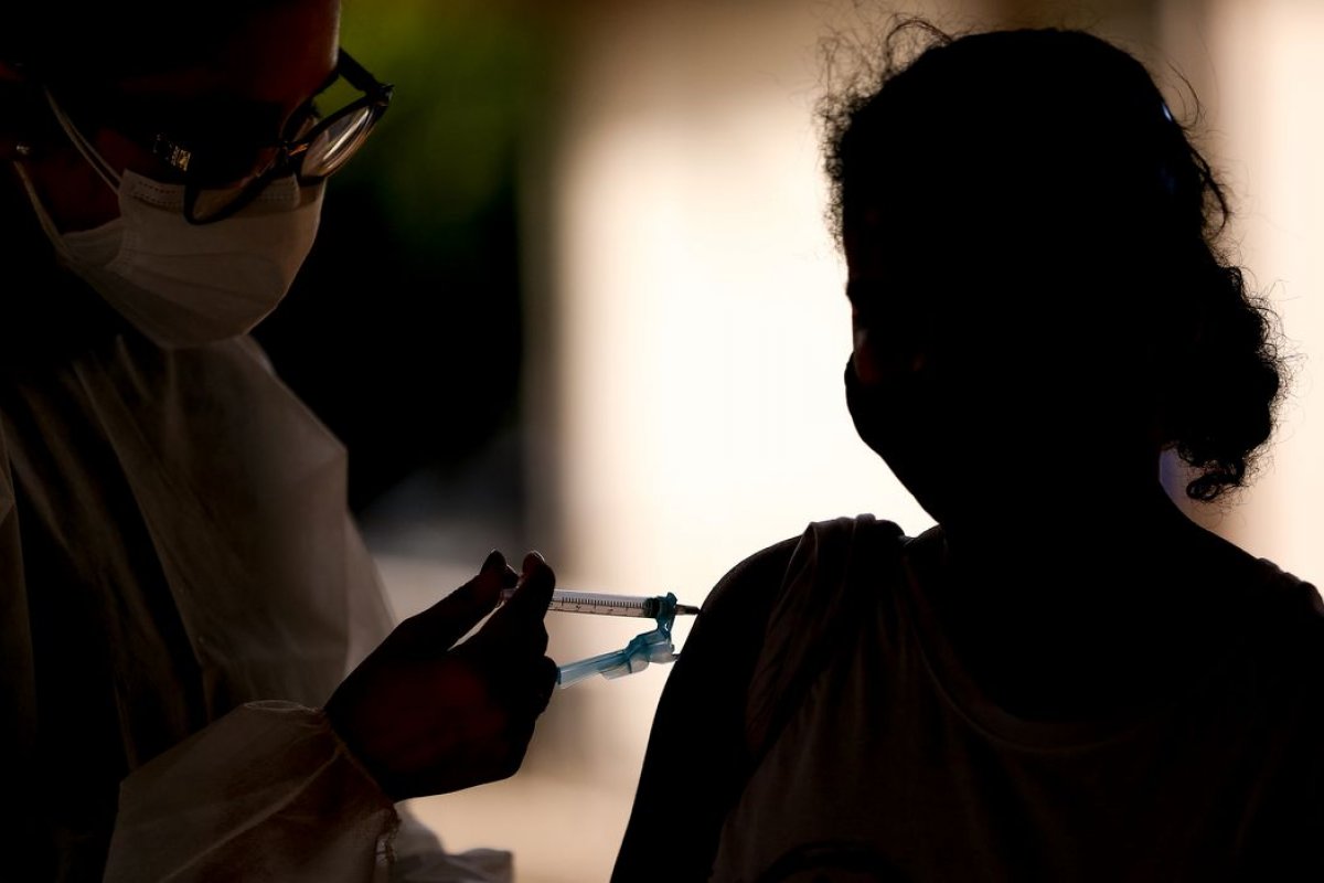 [Opas pede conjunto de ações para países atingirem meta de vacinação contra Covid-19]