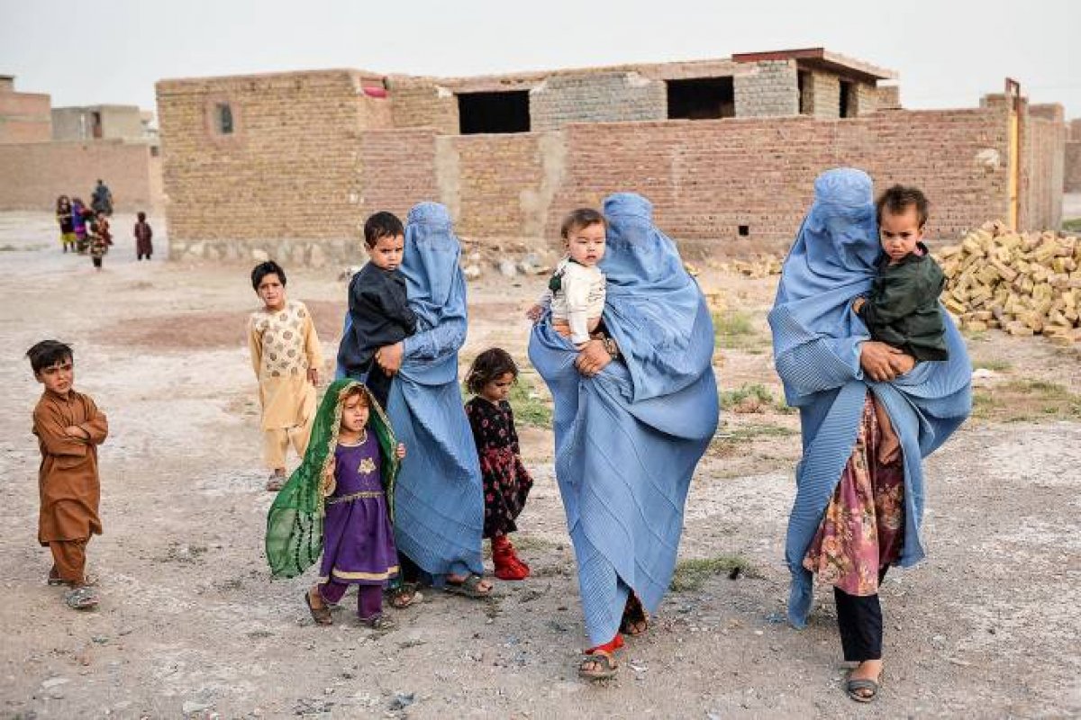 [Talibã afirma à TV árabe Al Jazeera que meninas voltarão em breve para a escola]