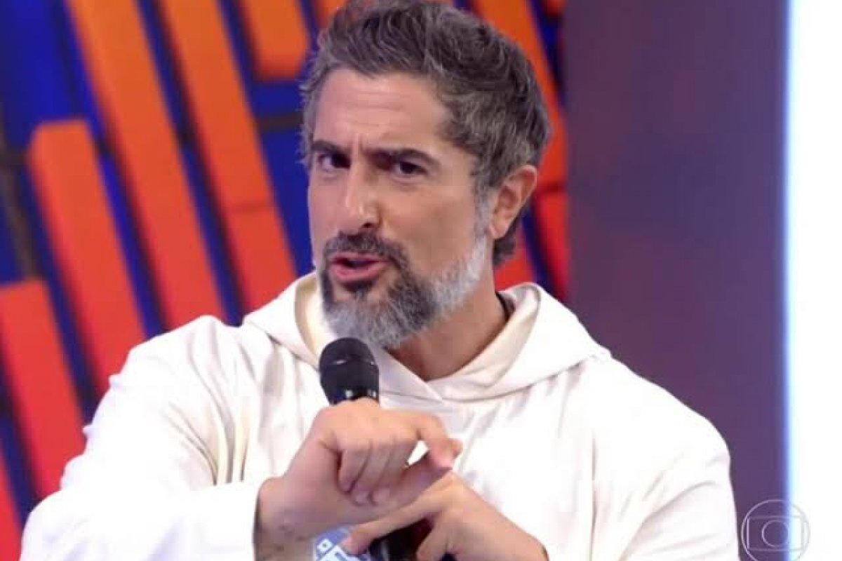 [TV Globo volta atrás e decide manter Marcos Mion no comando do Caldeirão em 2022! ]