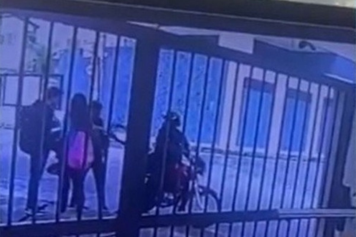 [Estudantes são assaltados na porta de escola particular em Salvador]
