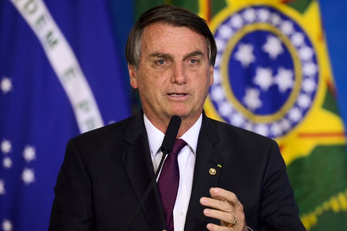 [Presidente Bolsonaro edita decreto que regulamenta o Auxílio Brasil]