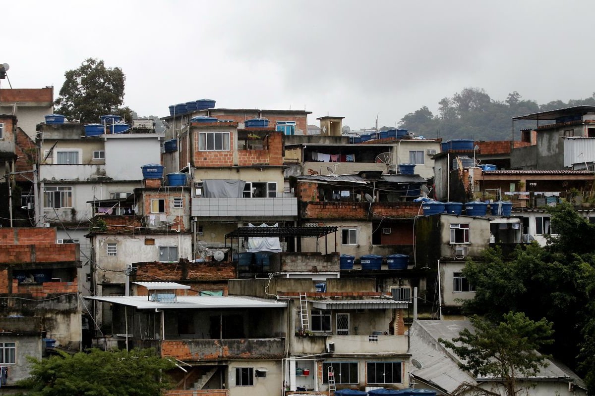 [FGV: Covid deixou 45% dos moradores de favelas sem emprego]