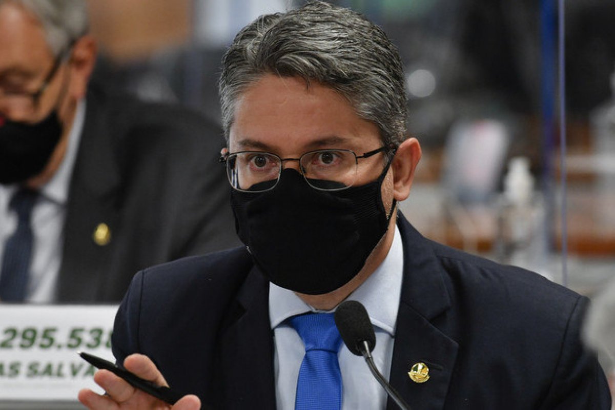 [Senador Alessandro Vieira pede que PF ouça ex-servidoras de Alcolumbre]