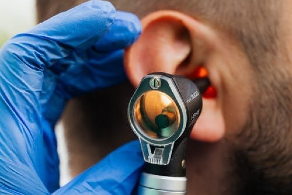 Especialistas afirmam que o uso de fones de ouvido em excesso, durante a pandemia, pode