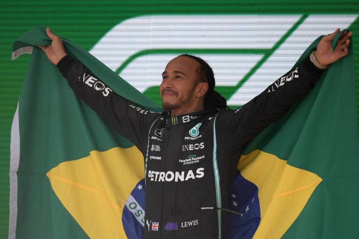 [Lewis Hamilton é a pessoa mais buscada no Google após vitória no GP de São Paulo]