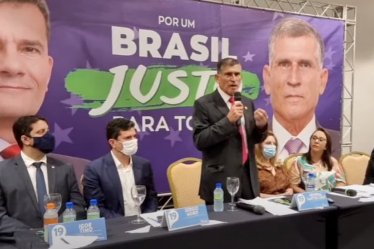 [Ex-ministro de Bolsonaro, Santos Cruz, se filia ao Podemos e pede um presidente 'apaixonado pelas causas sociais']