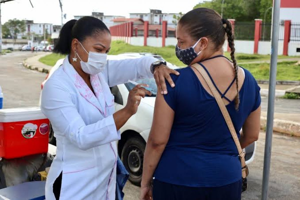[Covid-19: mais 112,5 mil pessoas são vacinadas com primeira dose na Bahia]