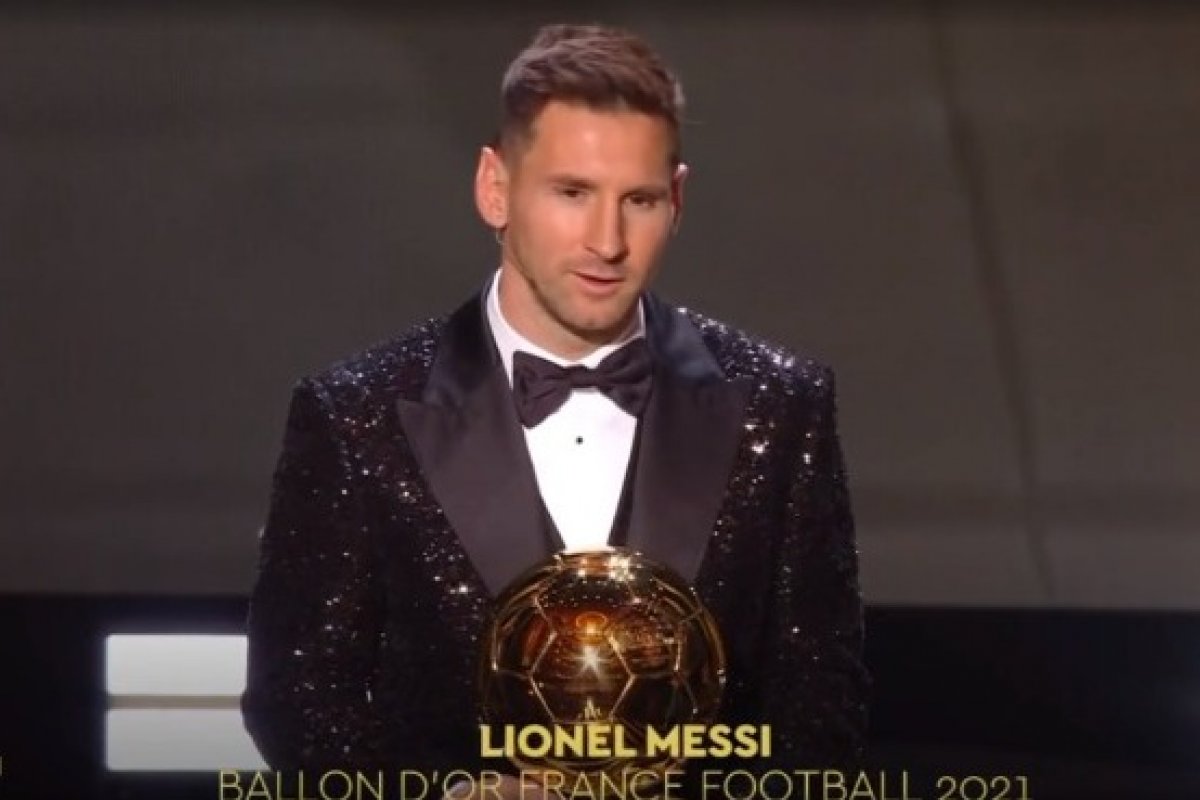 [Vídeo: Messi conquista a Bola de Ouro pela sétima vez ]