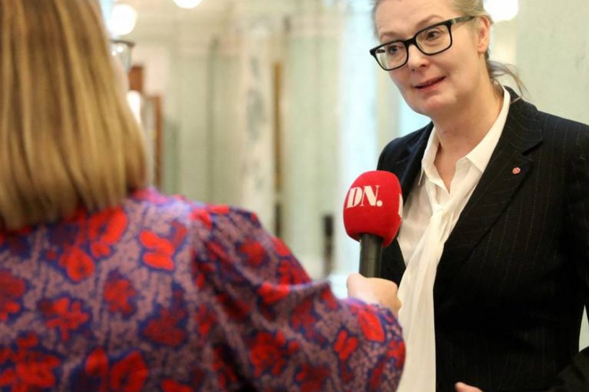 [Primeira mulher premier da Suécia nomeia primeira ministra transgênero]