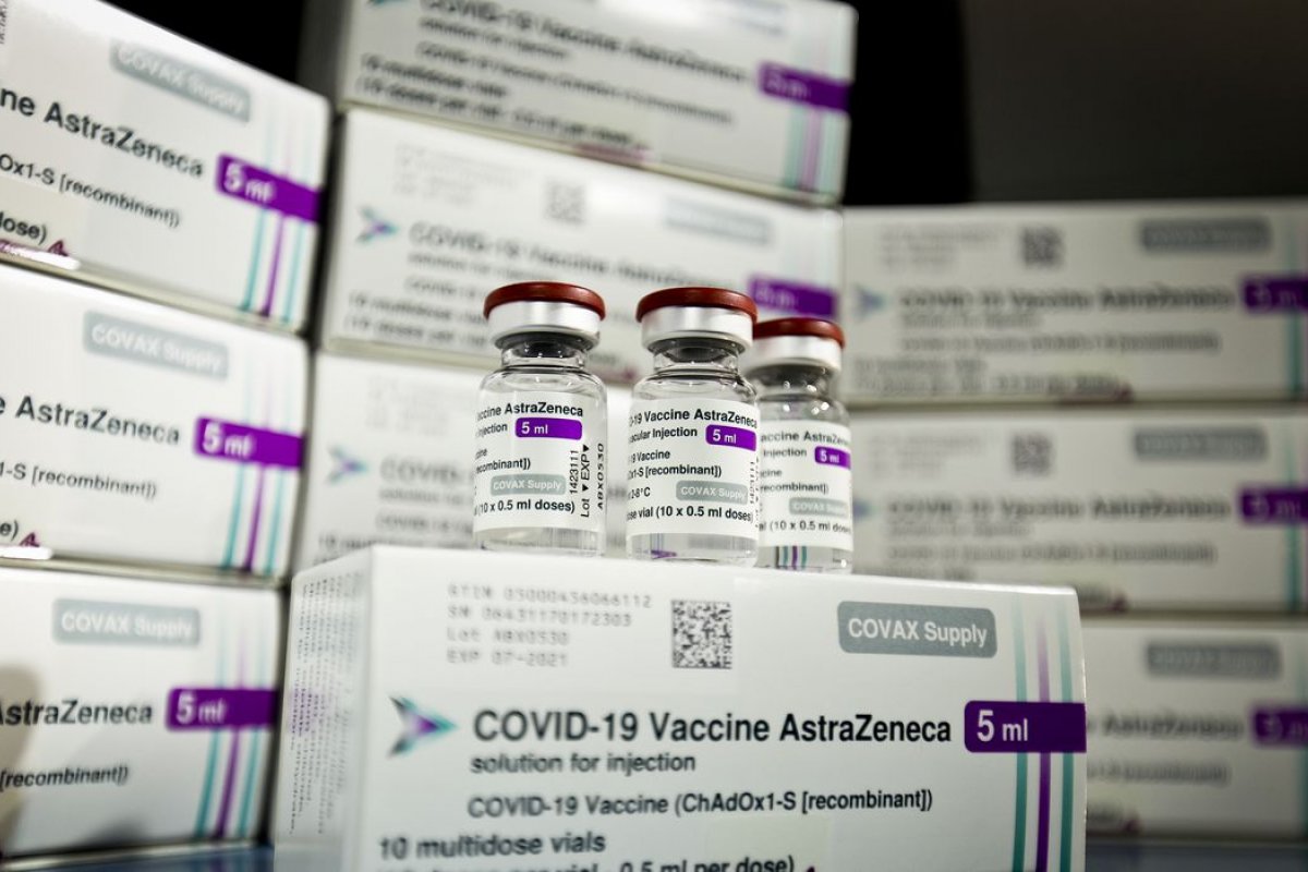 [Fiocruz entrega 2,8 milhões de doses da vacina contra Covid-19 ao PNI]