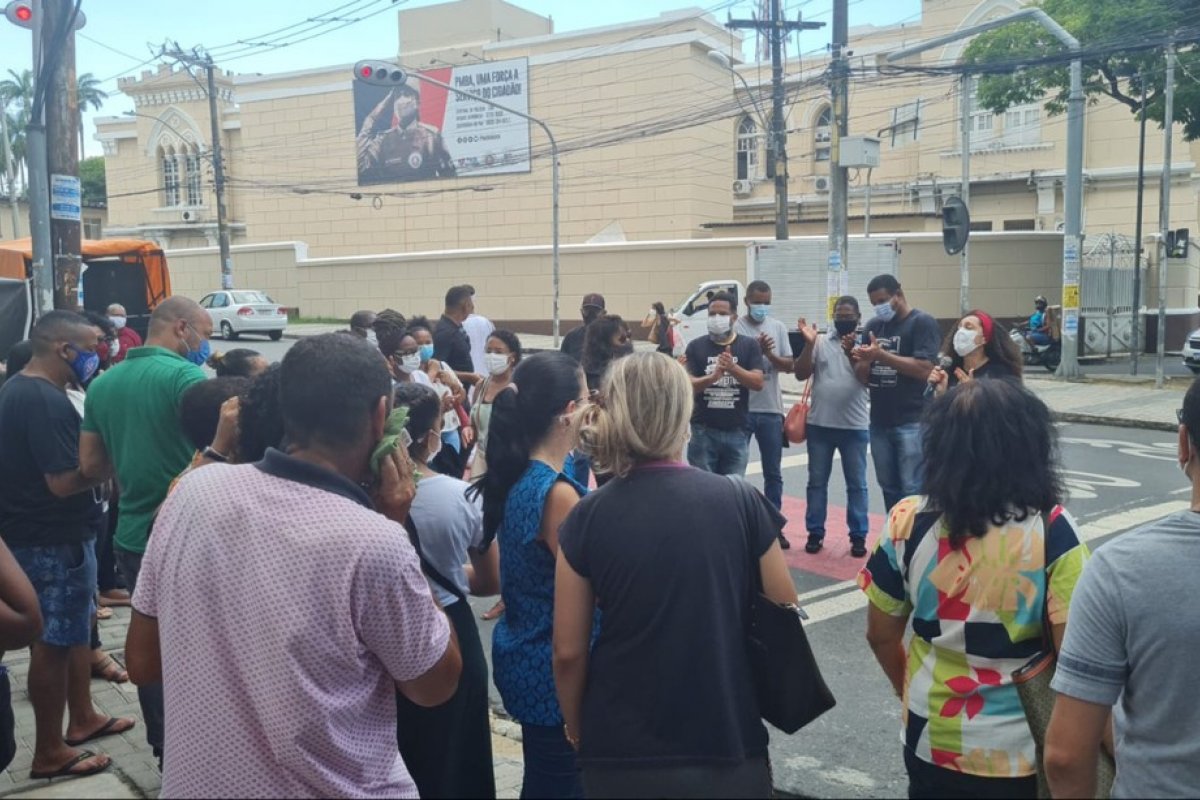 [Servidores públicos protestam no Centro de Salvador nesta quarta-feira (1º)]