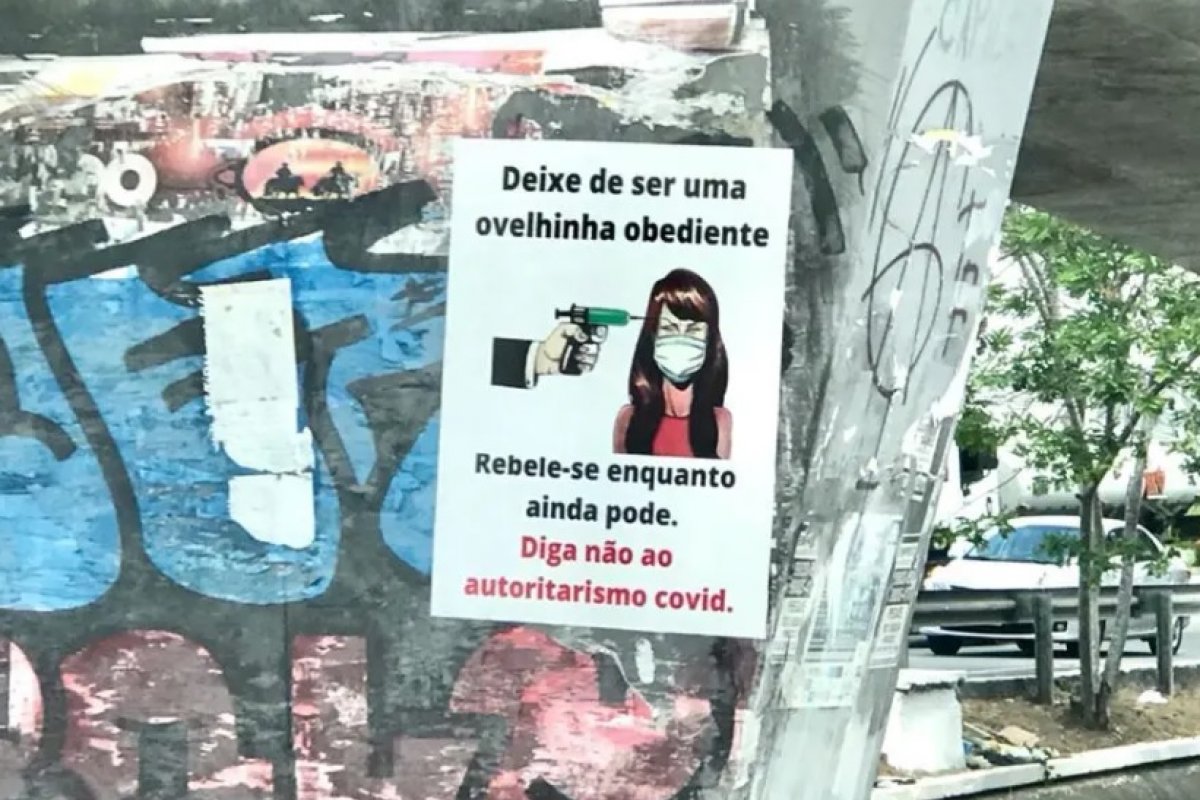 [Cartazes com frase contra vacina da Covid-19 são espalhados em cidade na Paraíba]