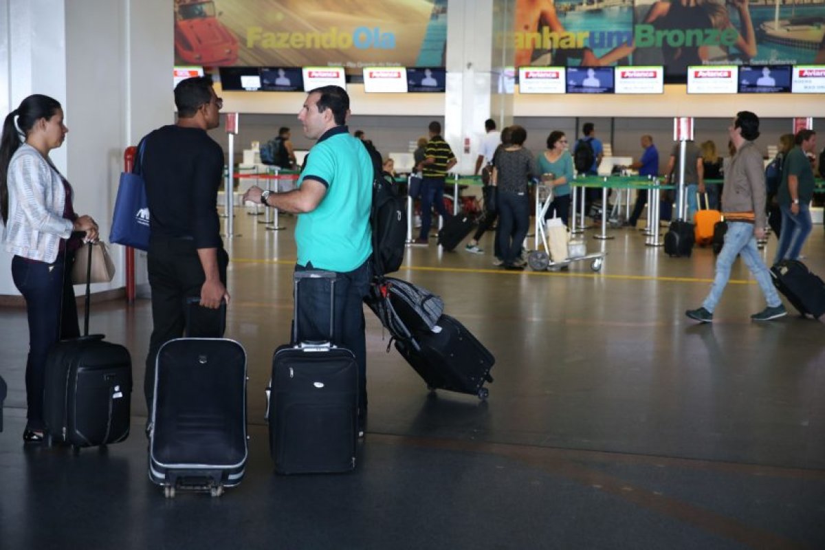 [Governo cancela reunião para debater restrições para entrada de viajantes no país]