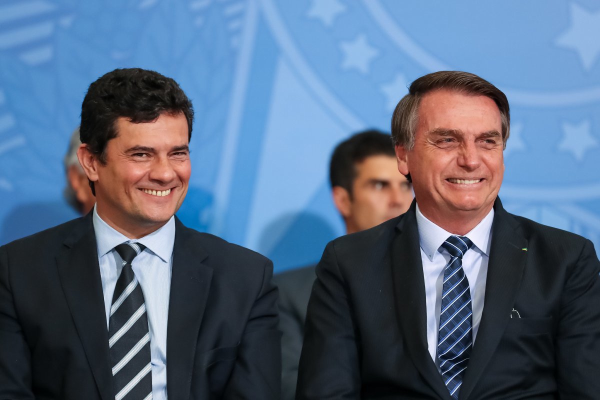 Bolsonaro afirma que Moro é [Bolsonaro afirma que Moro é