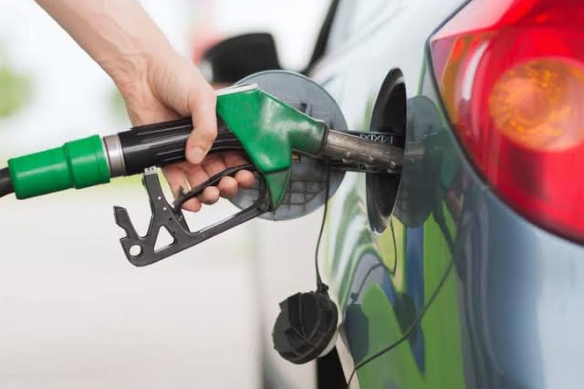 [Petrobras reduz preço de gasolina para distribuidoras]