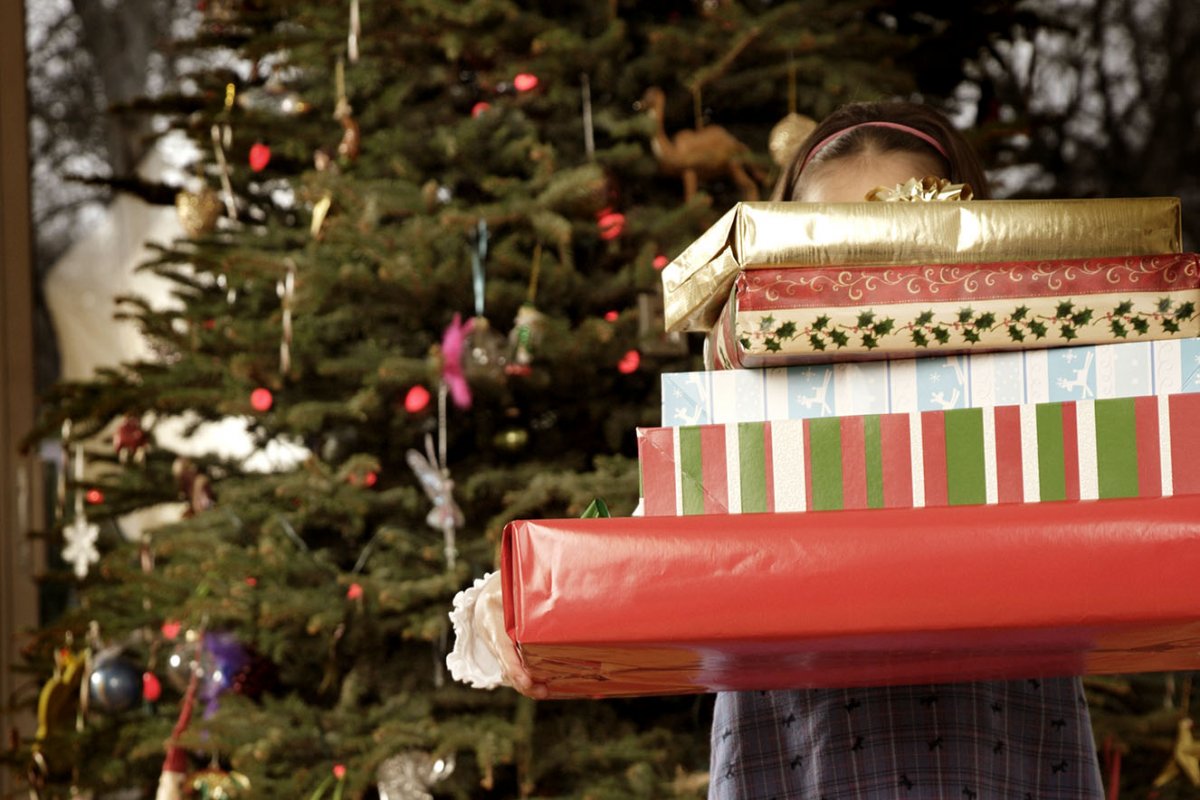 [Três em cada dez consumidores que pretendem comprar presentes de Natal estão endividados]