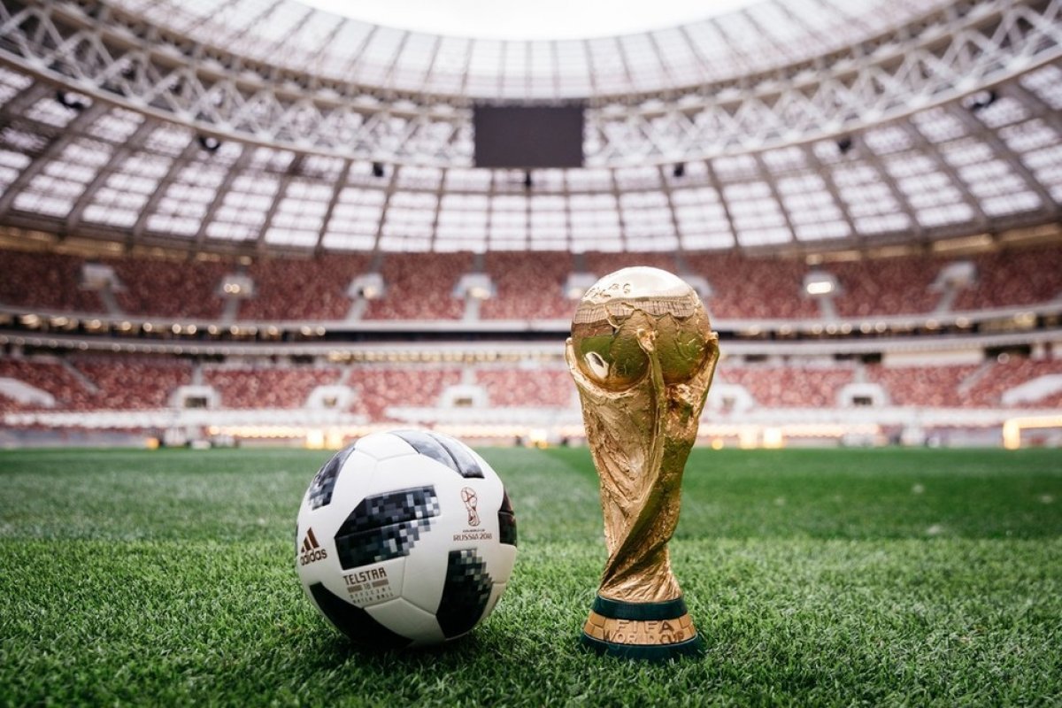 [Fifa arrecadaria R$ 25 bilhões extras com Copa do Mundo bienal ]