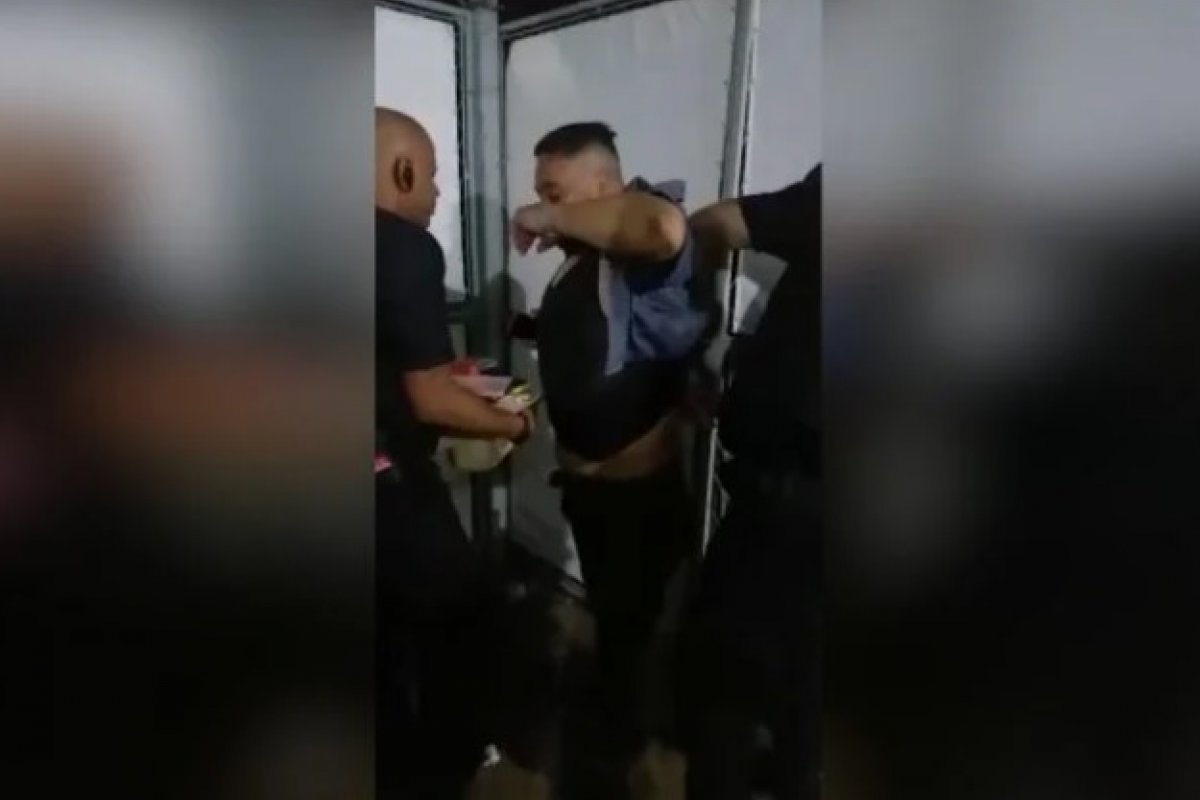 [Vídeo: homem é pego com mais de 30 celulares na cueca furtados durante show de Gusttavo Lima]