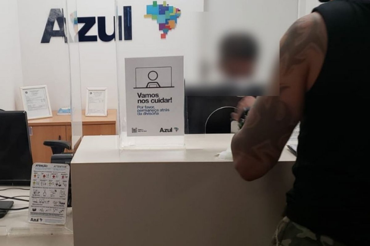 [Cliente denuncia falta de atendimento prioritário na loja da Azul no aeroporto de Salvador]